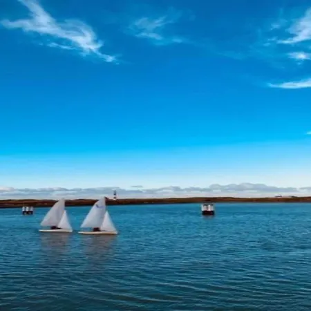 In With Stunning Sea Views アパート